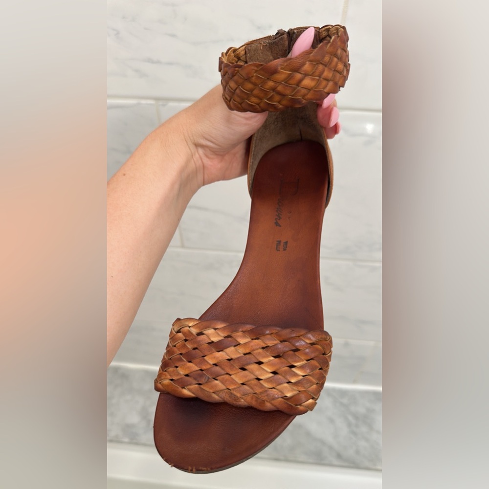 Brown Braided Leather Sandals (size 7)